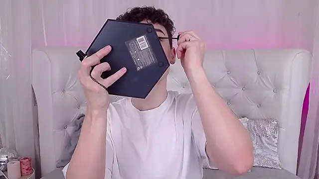 RobbyCharming online show from October 2025 03:41:01 AM