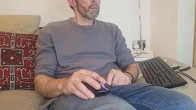 uk-bobbie-uk online show from October 2025 02:35:01 AM