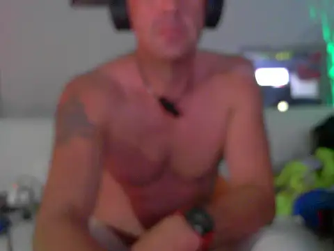 Snapshot of OSIRlS chatting on October 2025 04:54:02 PM OSIRlS online show from October 2025 04:54:02 PM