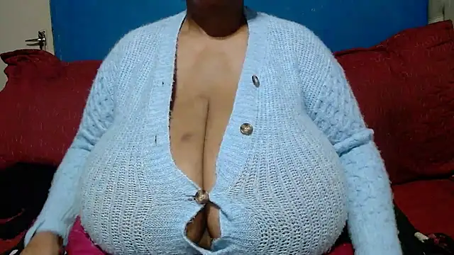 CUTEFIRMMELONSS online show from June 2026 05:35:02 PM
