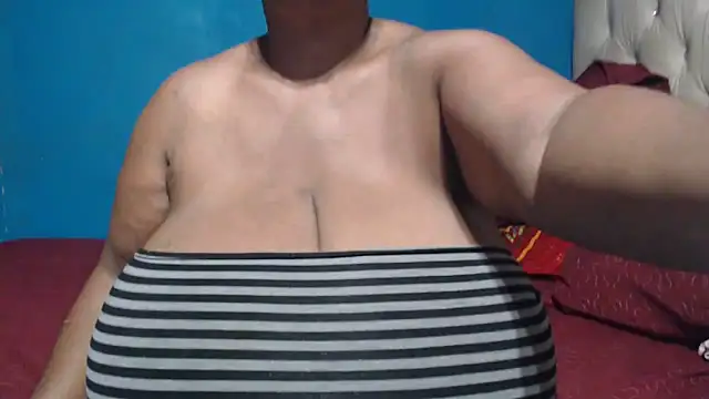 CUTEFIRMMELONSS online show from April 2026 03:23:01 AM