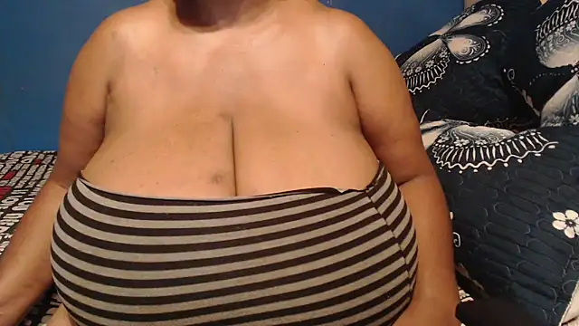 CUTEFIRMMELONSS online show from April 2026 08:59:01 PM