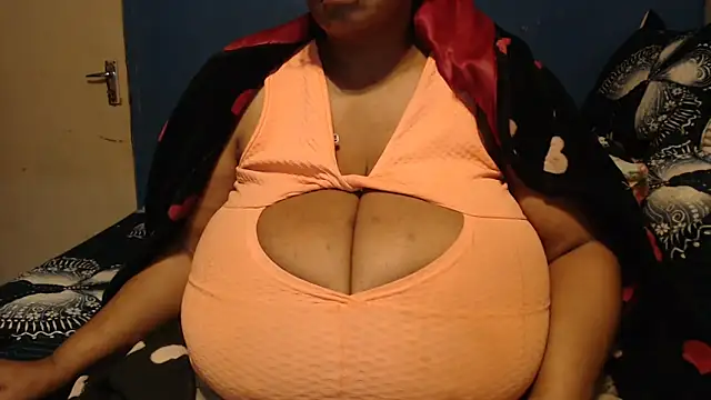 Snapshot of CUTEFIRMMELONSS chatting on September 2025 08:33:01 PM CUTEFIRMMELONSS online show from September 2025 08:33:01 PM