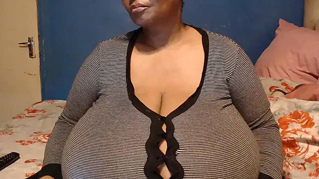 Snapshot of CUTEFIRMMELONSS chatting on October 2025 05:02:02 PM CUTEFIRMMELONSS online show from October 2025 05:02:02 PM