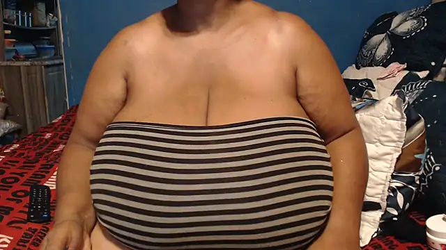 CUTEFIRMMELONSS online show from February 2026 07:35:02 PM