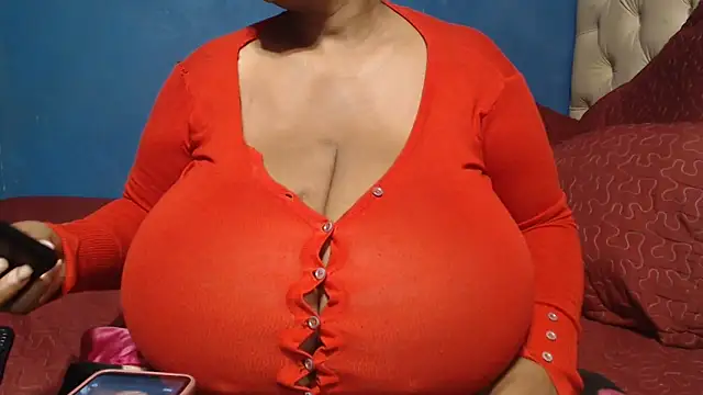 CUTEFIRMMELONSS online show from April 2026 03:42:02 AM