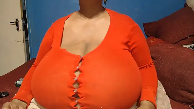 CUTEFIRMMELONSS online show from June 2026 05:41:02 PM