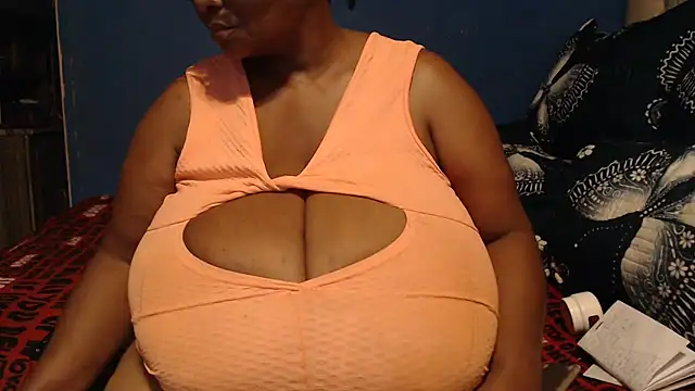 CUTEFIRMMELONSS online show from February 2026 07:47:01 PM