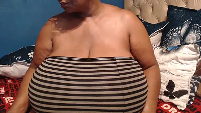 CUTEFIRMMELONSS online show from March 2026 03:25:02 AM