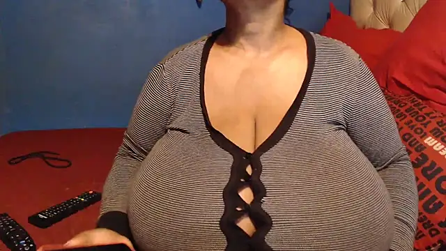 CUTEFIRMMELONSS online show from December 2025 06:25:01 PM