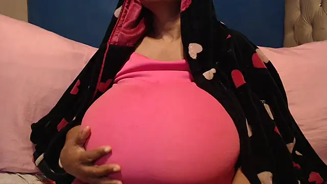 Snapshot of CUTEFIRMMELONSS chatting on October 2025 03:40:02 AM CUTEFIRMMELONSS online show from October 2025 03:40:02 AM