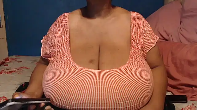 Snapshot of CUTEFIRMMELONSS chatting on October 2025 07:14:02 PM CUTEFIRMMELONSS online show from October 2025 07:14:02 PM