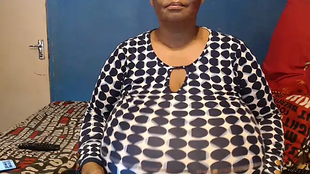 CUTEFIRMMELONSS online show from November 2025 02:18:01 PM