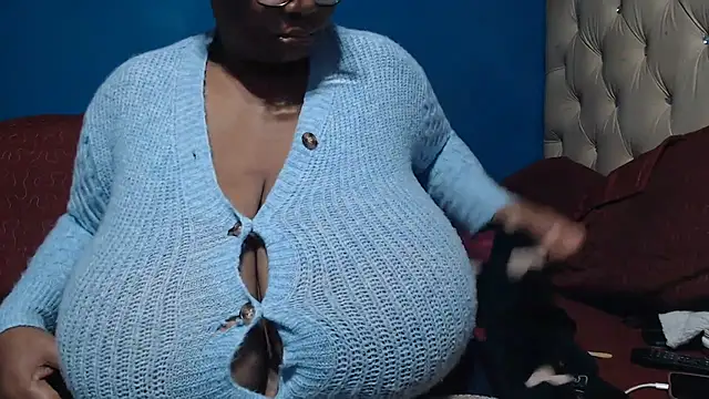 CUTEFIRMMELONSS online show from May 2026 03:48:01 AM