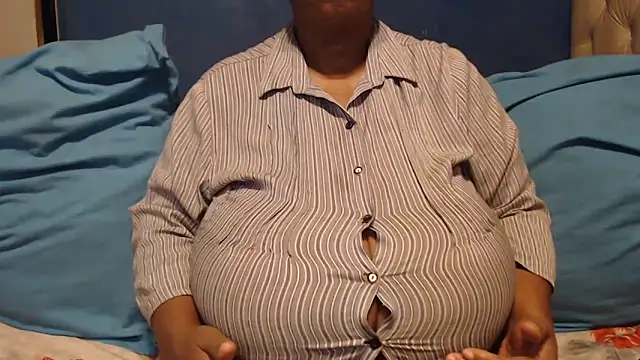 CUTEFIRMMELONSS online show from February 2026 04:00:01 AM