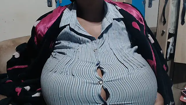 CUTEFIRMMELONSS online show from July 2026 06:08:02 PM