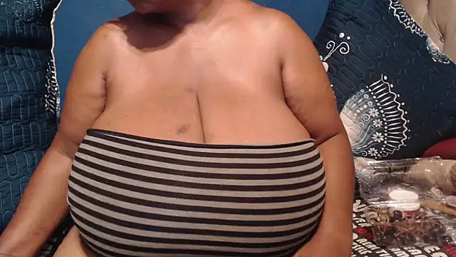 CUTEFIRMMELONSS online show from April 2026 02:51:01 AM