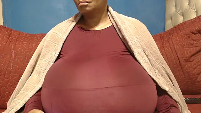 CUTEFIRMMELONSS online show from May 2026 03:27:02 AM