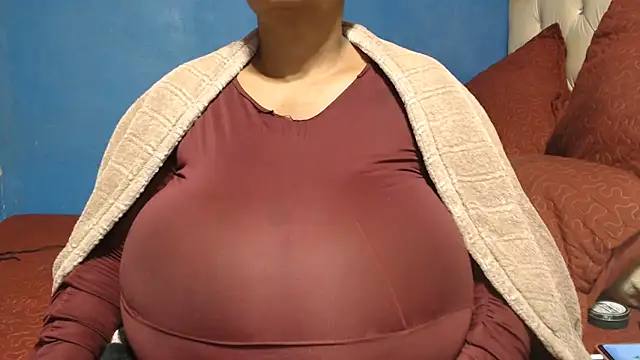 CUTEFIRMMELONSS online show from May 2026 04:50:02 PM