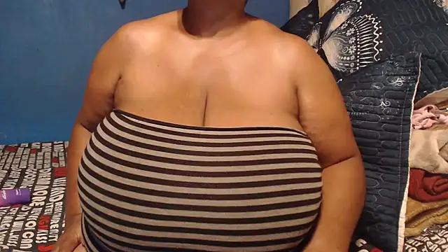 CUTEFIRMMELONSS online show from April 2026 06:25:02 PM