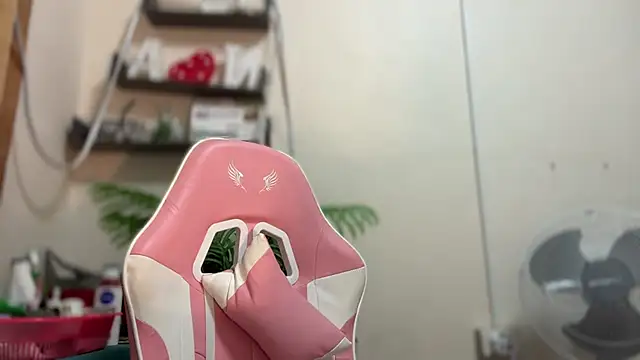 ehotlovea  online show from October 2025 06:58:02 AM