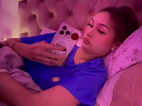 ehotlovea  online show from May 2026 10:19:01 AM
