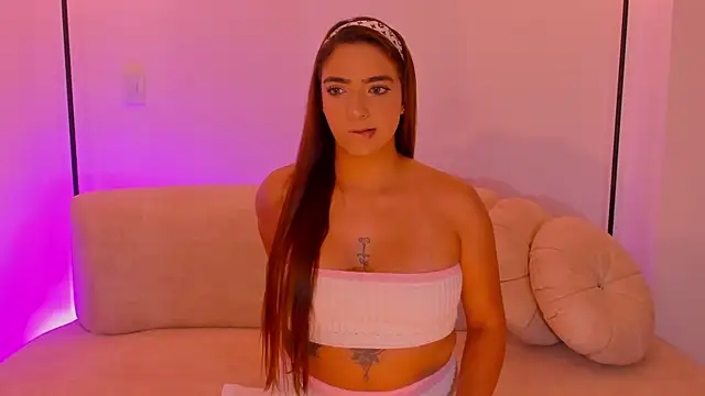 Snapshot of MariamRivera_ chatting on September 2025 11:48:01 PM MariamRivera  online show from September 2025 11:48:01 PM