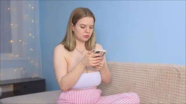 LovlyBambi online show from January 2025 02:00:02 PM