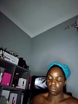 Shaniko89 online show from February 2026 02:28:01 AM