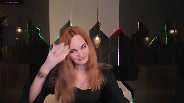 SaraSubtlety online show from November 2025 01:26:01 PM