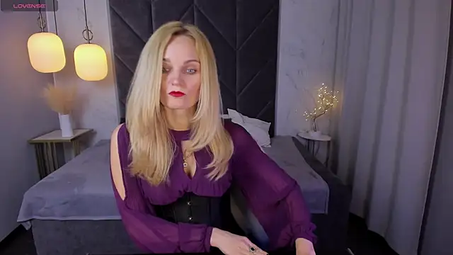 SaraSubtlety online show from September 2025 01:22:01 PM