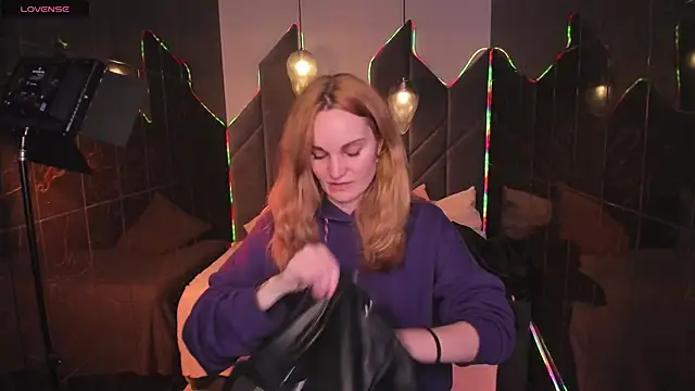 SaraSubtlety online show from March 2026 01:33:01 PM