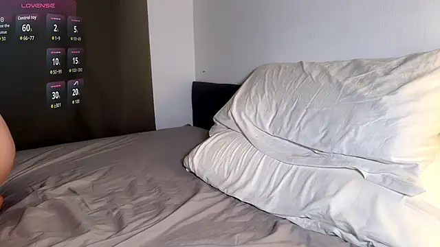 Snapshot of Rob_and_Ethan chatting on November 2025 06:52:02 PM Rob and Ethan online show from November 2025 06:52:02 PM