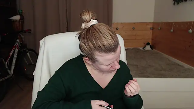 Snapshot of Exponent_5 chatting on December 2024 08:55:01 PM Exponent 5 online show from December 2024 08:55:01 PM