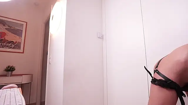 Bella Twine online show from January 2025 11:24:01 PM