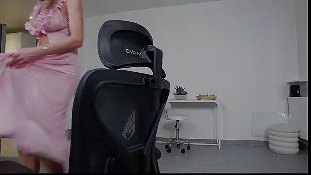 Bella Twine online show from February 2026 09:26:01 PM