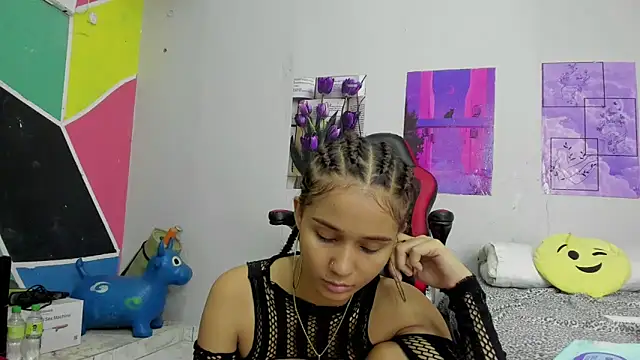 MarianaManzur online show from September 2025 03:01:01 PM