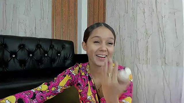 MarianaManzur online show from October 2025 02:28:02 PM