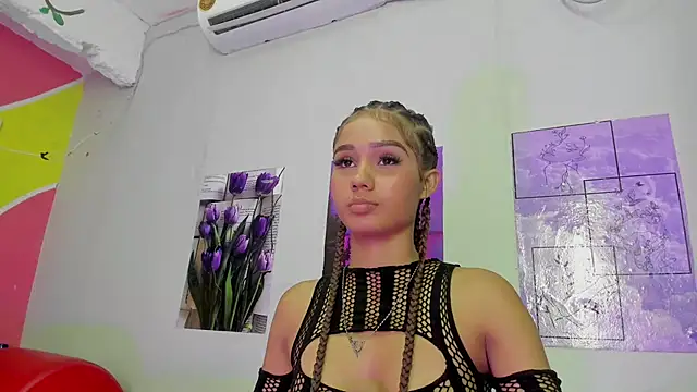 MarianaManzur online show from March 2025 08:21:02 PM