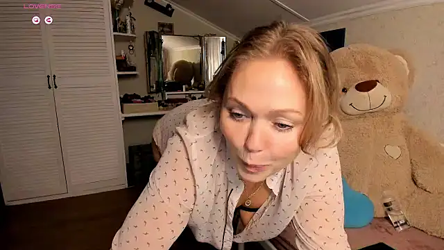 SimonaMartin online show from November 2025 10:31:01 AM