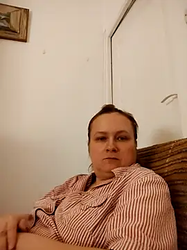 Snapshot of She-devilx chatting on February 2025 10:42:02 PM She-devilx online show from February 2025 10:42:02 PM