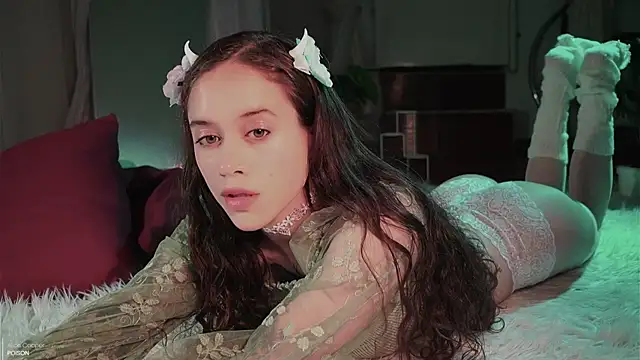 Snapshot of _Avriles_ chatting on February 2026 01:01:02 AM Avriles online show from February 2026 01:01:02 AM