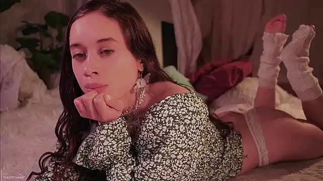 Snapshot of _Avriles_ chatting on February 2026 02:44:02 AM Avriles online show from February 2026 02:44:02 AM