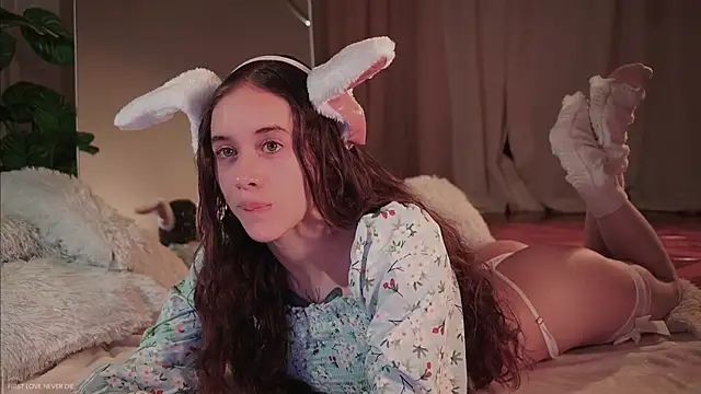  Avriles  online show from April 2026 01:34:01 AM