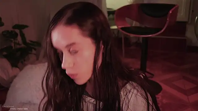 Snapshot of _Avriles_ chatting on February 2026 01:04:02 AM Avriles online show from February 2026 01:04:02 AM