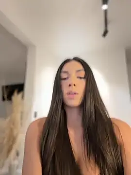 Snapshot of EllaSanz_ chatting on October 2025 09:13:02 PM EllaSanz online show from October 2025 09:13:02 PM