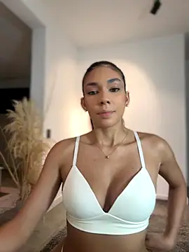 Snapshot of EllaSanz_ chatting on October 2025 08:09:01 PM EllaSanz online show from October 2025 08:09:01 PM