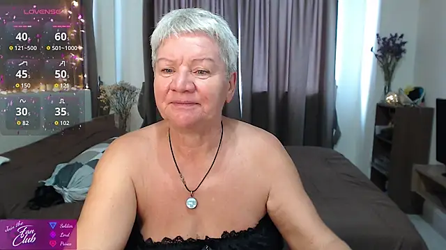 Snapshot of roxana_brooks chatting on May 2026 03:03:01 AM roxana brooks online show from May 2026 03:03:01 AM