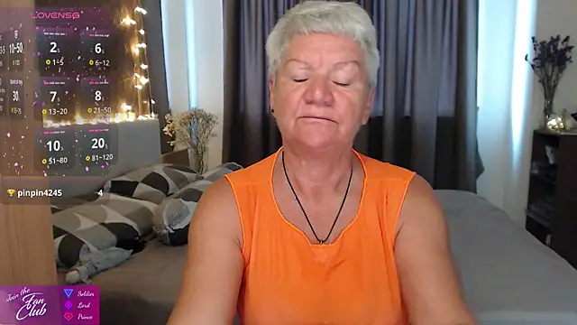 Snapshot of roxana_brooks chatting on May 2026 11:36:02 PM roxana brooks online show from May 2026 11:36:02 PM