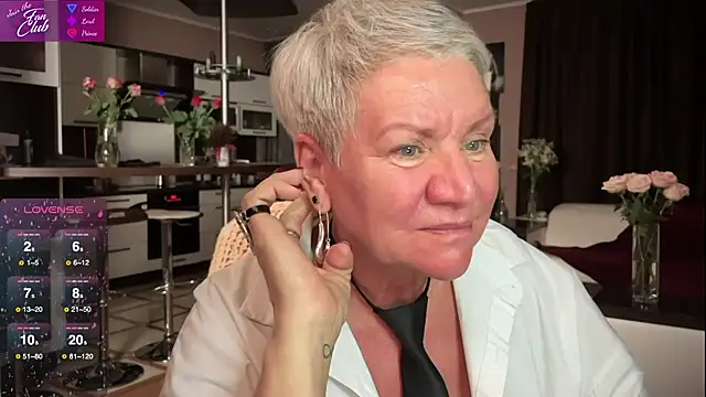 roxana brooks online show from February 2025 06:04:02 PM